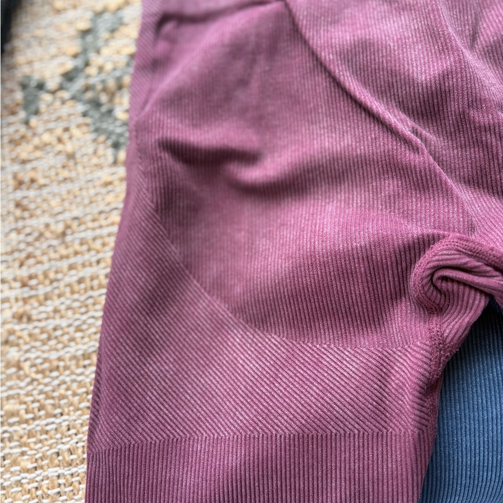 4 like new sets-JoyLab ribbed seamless sets - Picture 6 of 6